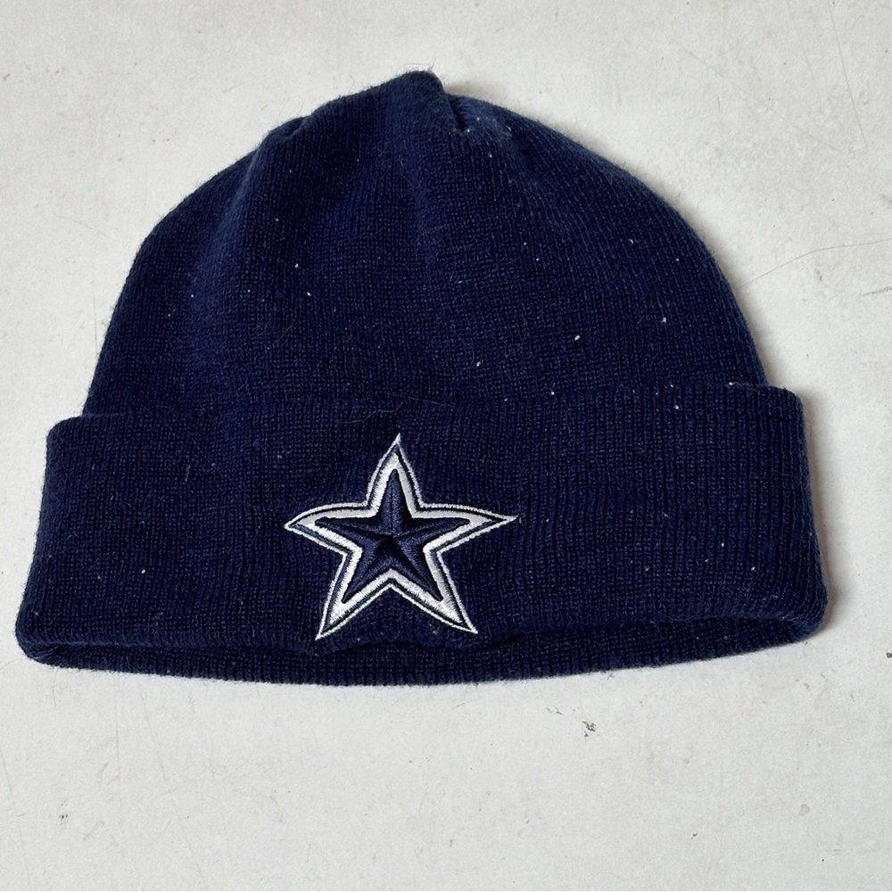 Reebok NFL Vintage Dallas Cowboy’s Navy Blue Beanie with Star Logo